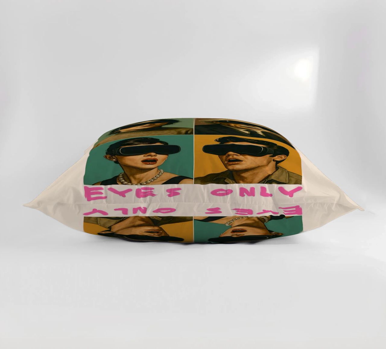 EYES ONLY – Icons in VR cuscino da Studio Mooodz