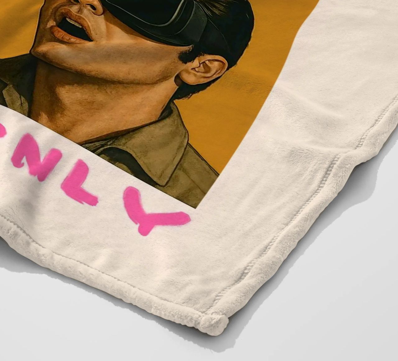 EYES ONLY – Icons in VR coperta in pile da Studio Mooodz