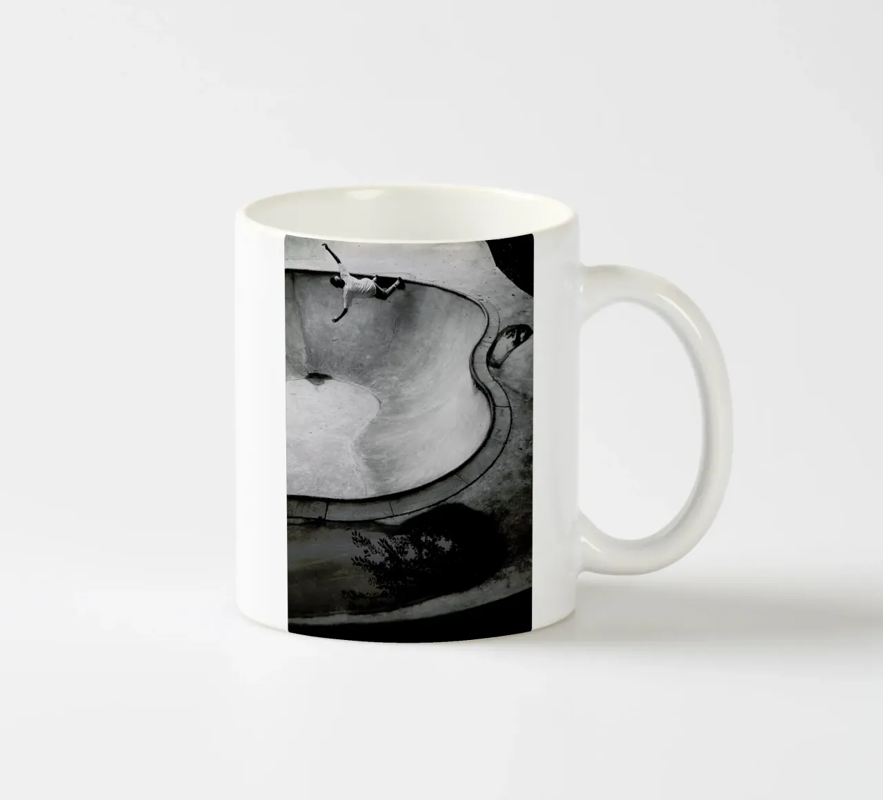 Kidney x Slasher tazza in ceramica da Philipp Reinhard