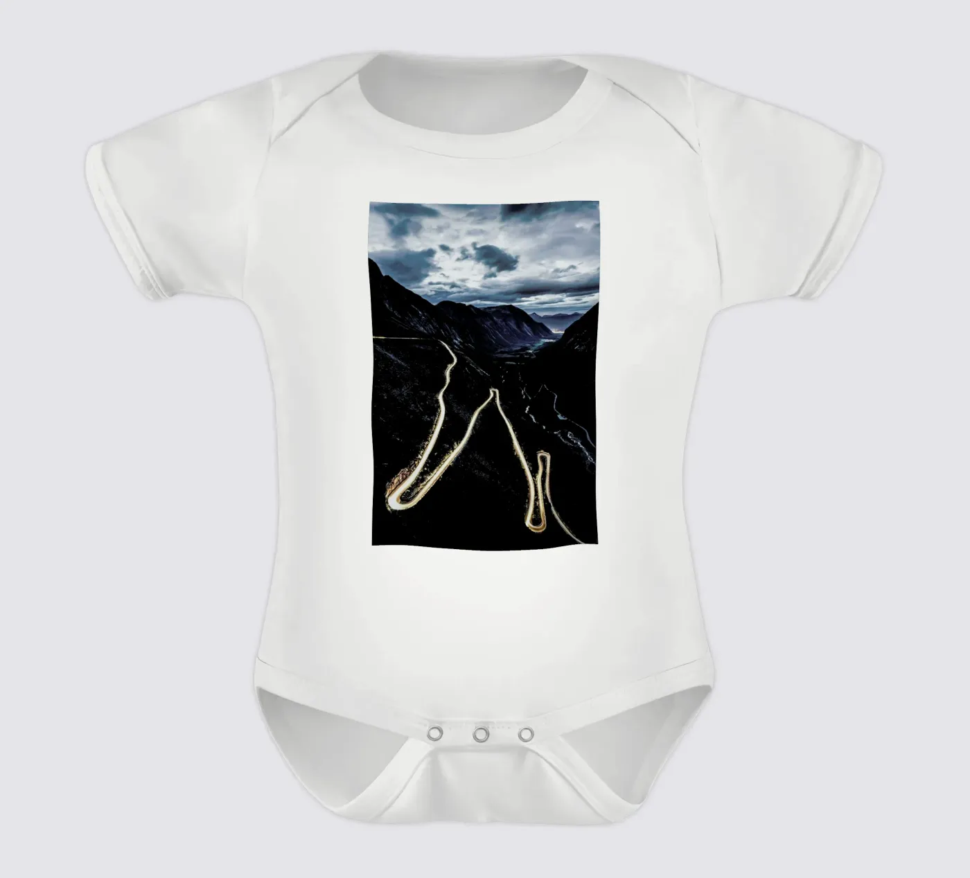 Trollstigen body bébé de Chris Abatzis