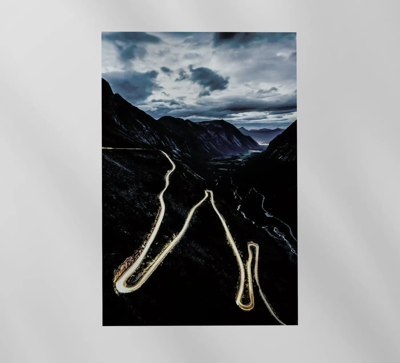 Trollstigen pellicola backlit da Chris Abatzis