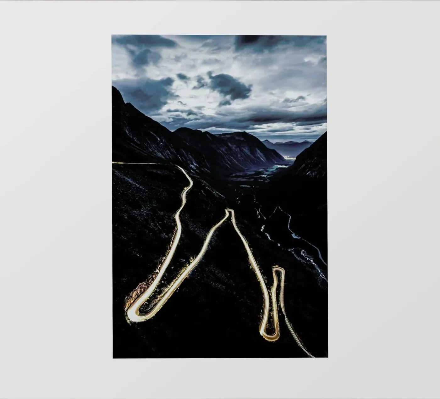 Trollstigen pellicola backlit da Chris Abatzis