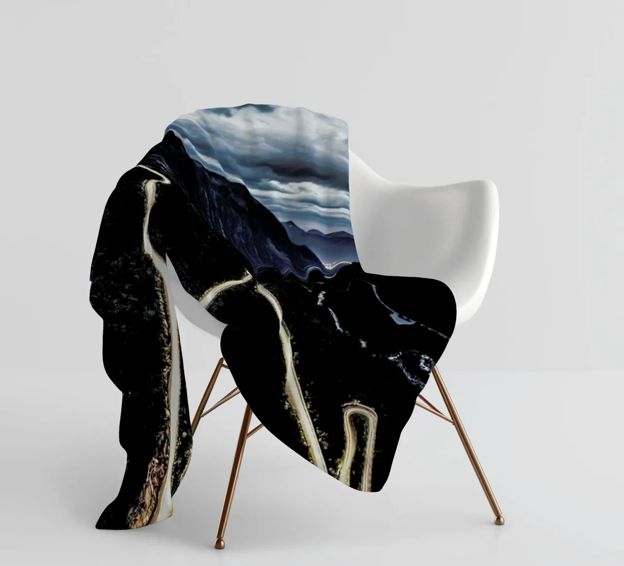 Trollstigen Fleecedecke von Chris Abatzis