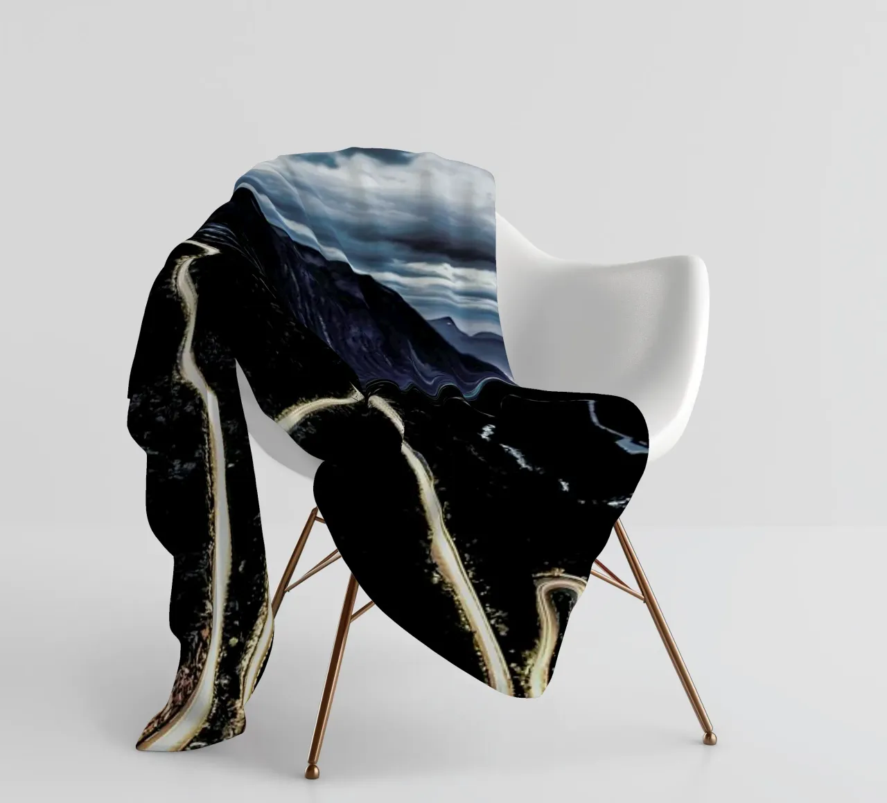 Trollstigen Fleecedecke von Chris Abatzis