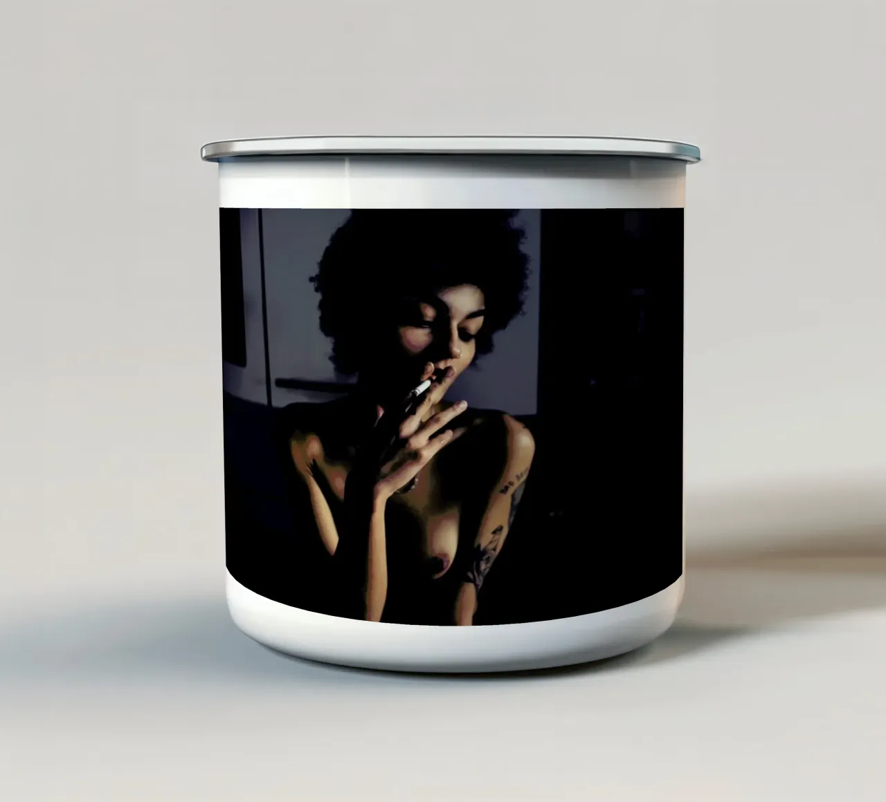 Afterhour tazza in smalto da Chris Abatzis