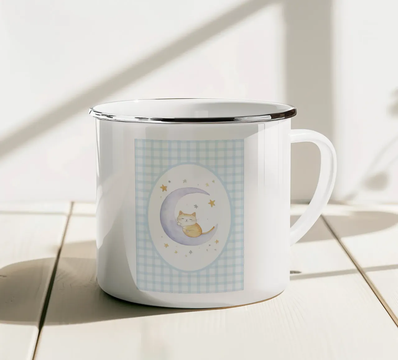Gatto che dorme sulla mezzaluna tazza in smalto da Jungle Joy Art