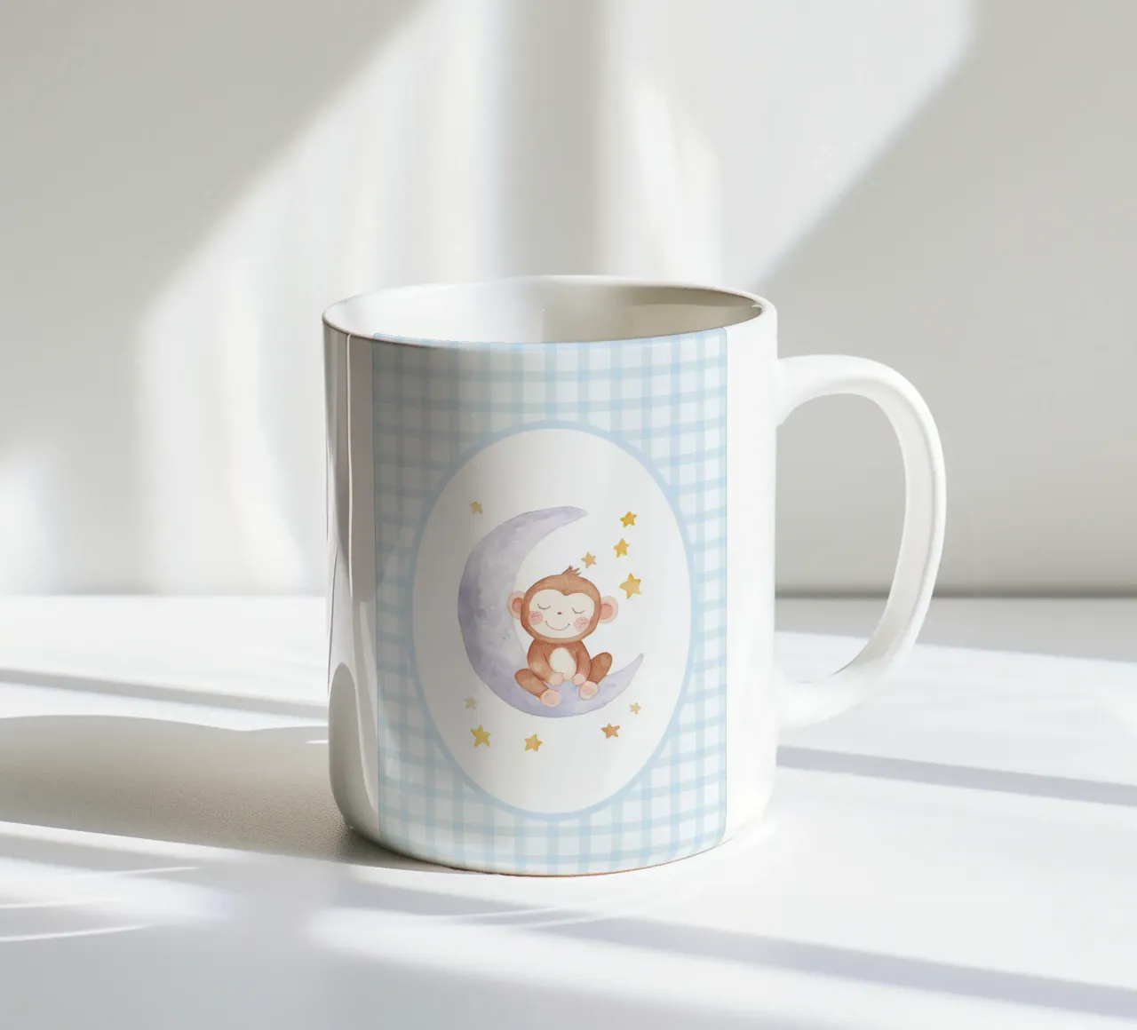 Scimmia su mezzaluna con stelle tazza in ceramica da Jungle Joy Art