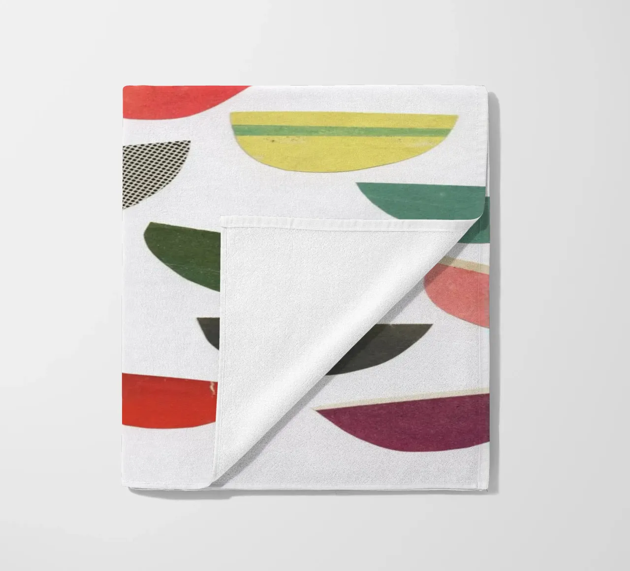 Petali che cadono telo mare da Cassia Beck Collage