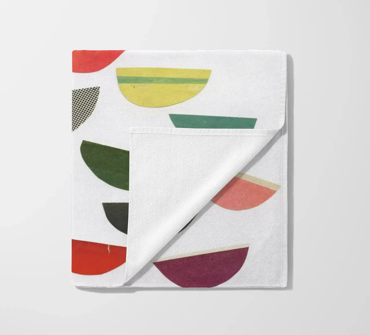 Petali che cadono telo mare da Cassia Beck Collage