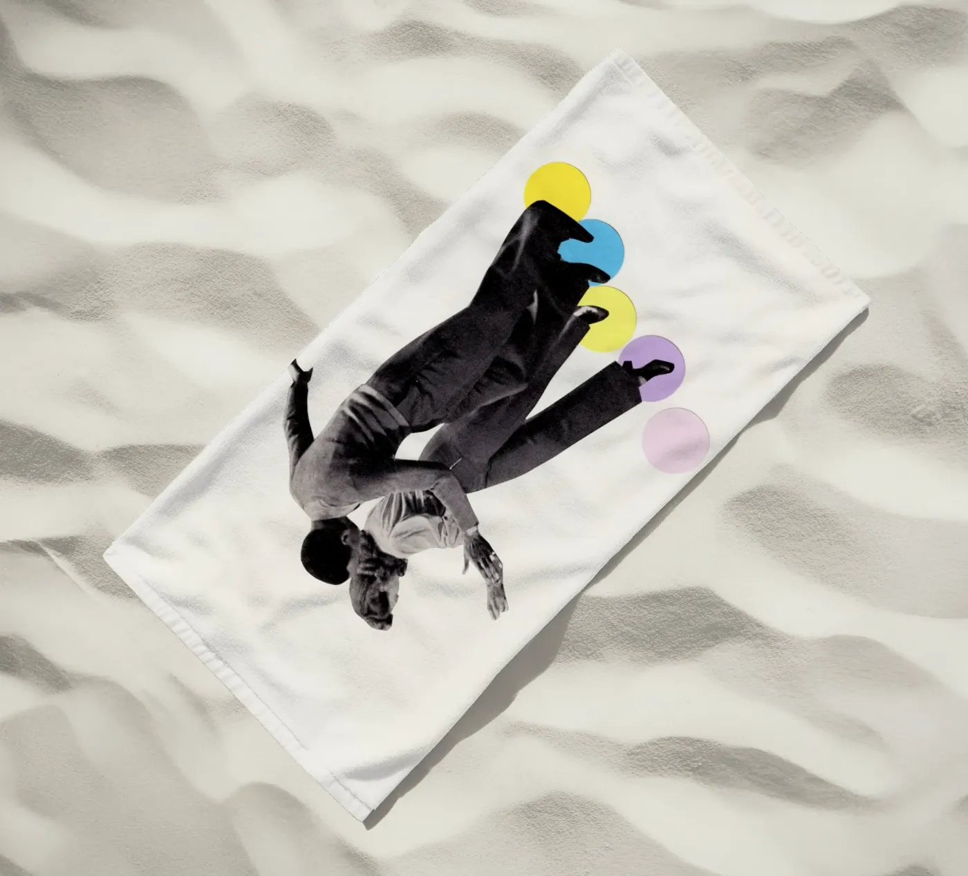 Dans Stappen strandhanddoek van Cassia Beck Collage