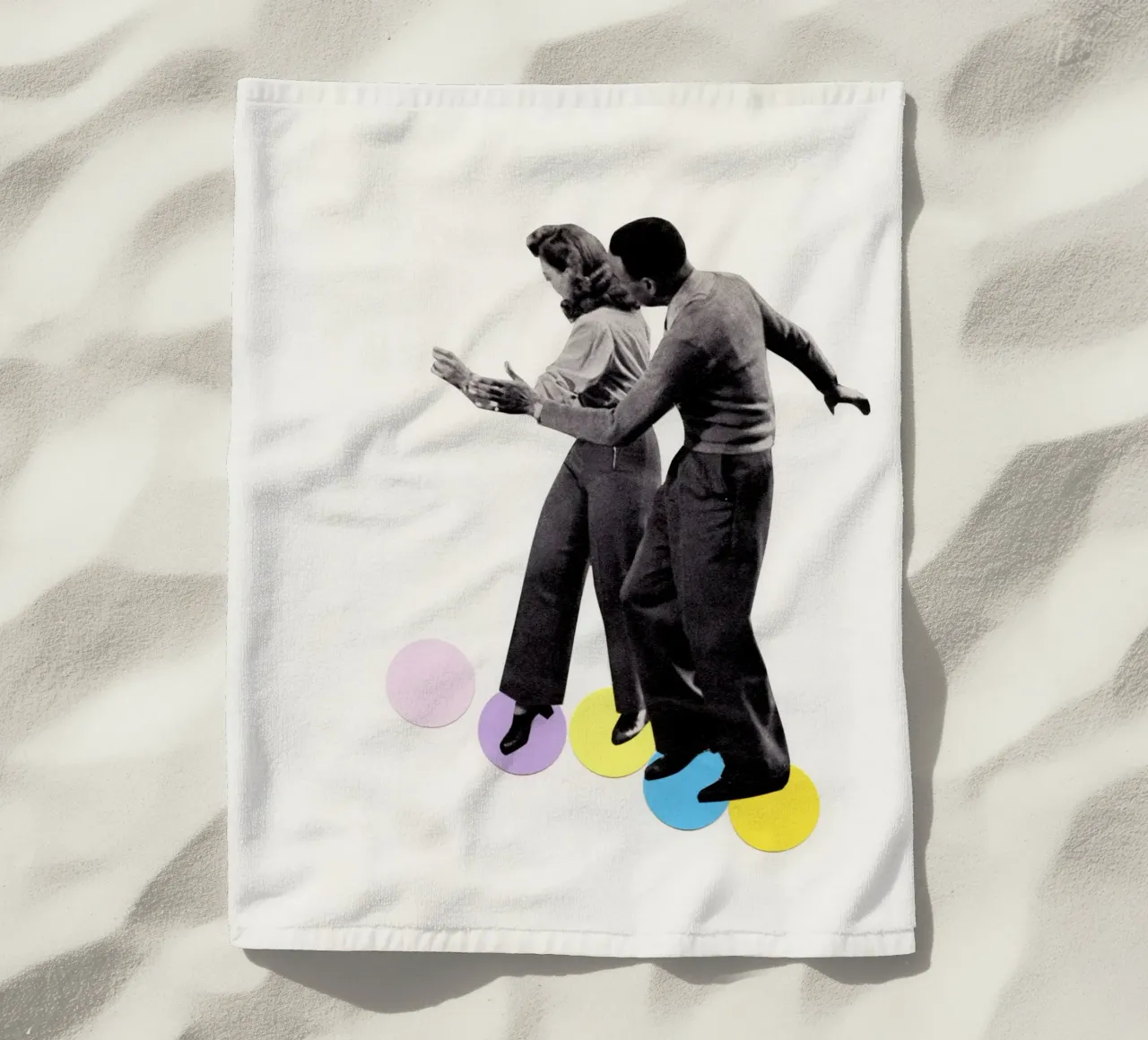 Dans Stappen strandhanddoek van Cassia Beck Collage