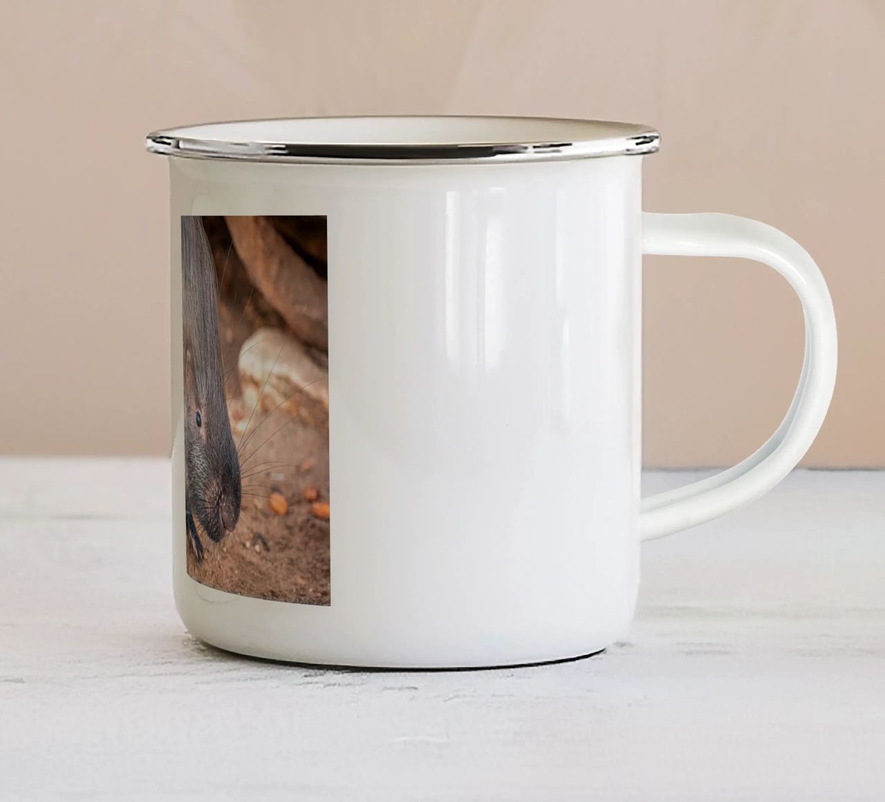 Un piccolo istrice tazza in smalto da Marcus Beckert | Fotografie