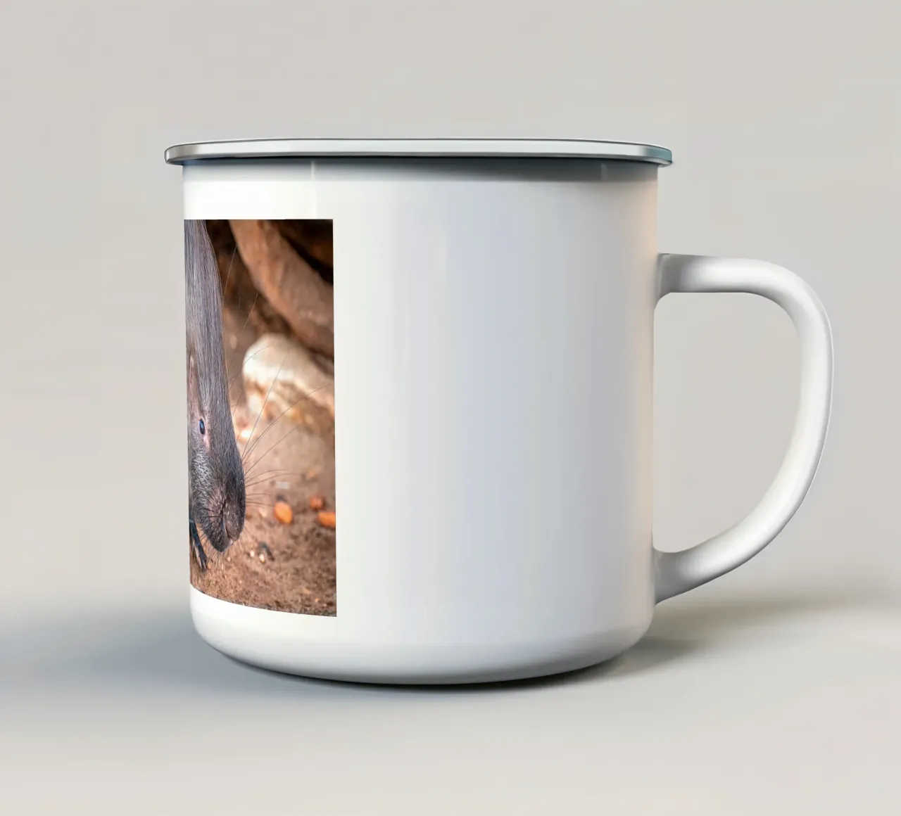 Un piccolo istrice tazza in smalto da Marcus Beckert | Fotografie