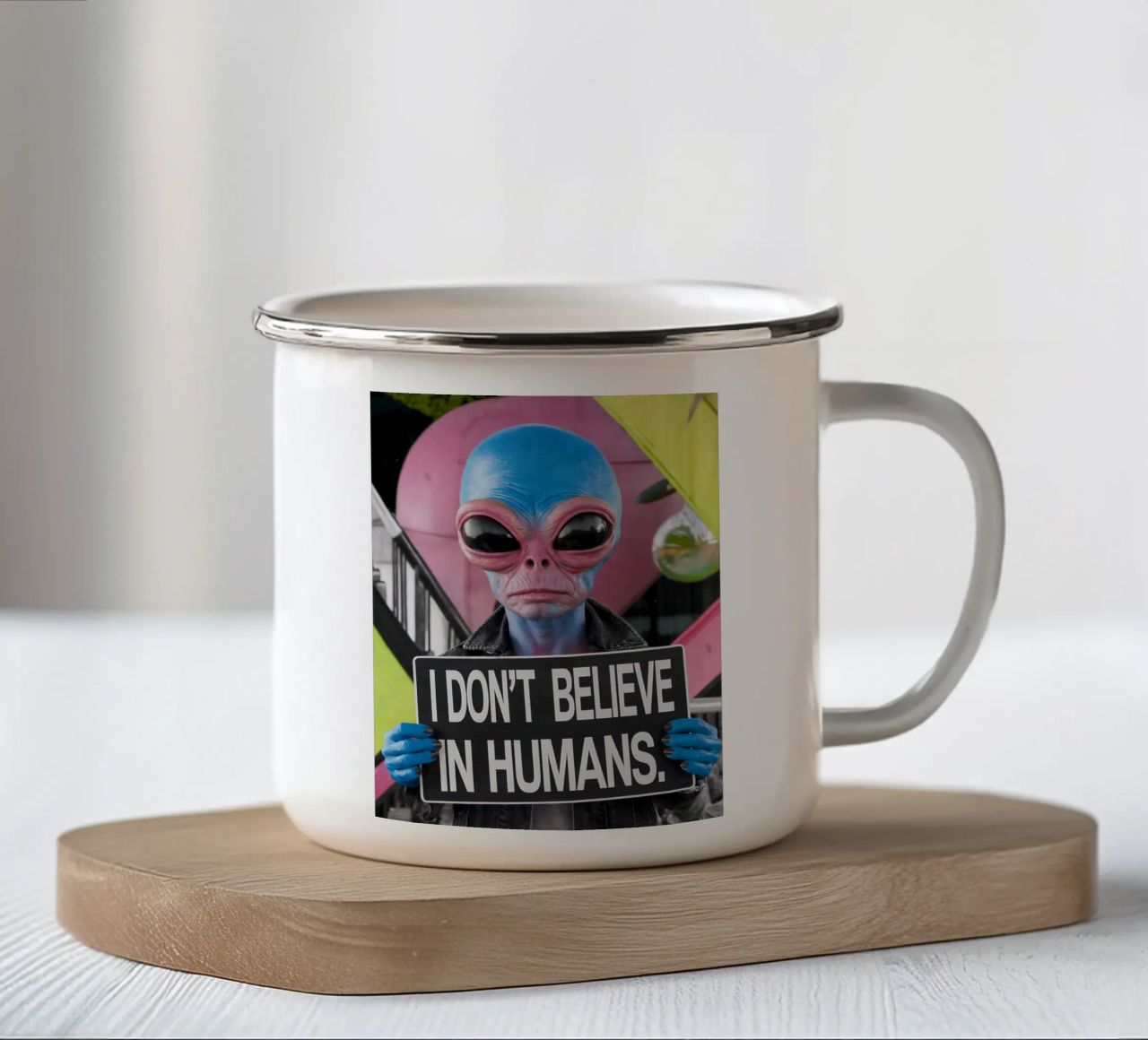 I Don't Believe in Humans tazza in smalto da Plain Thoughts