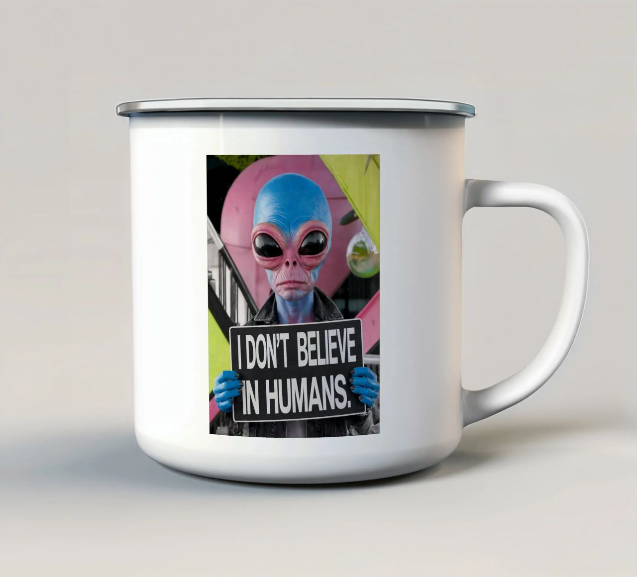 I Don't Believe in Humans tazza in smalto da Plain Thoughts