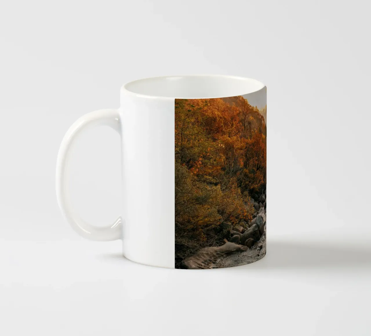 Fiume d'autunno a Niigata, Giappone tazza in ceramica da Marcel Bisig