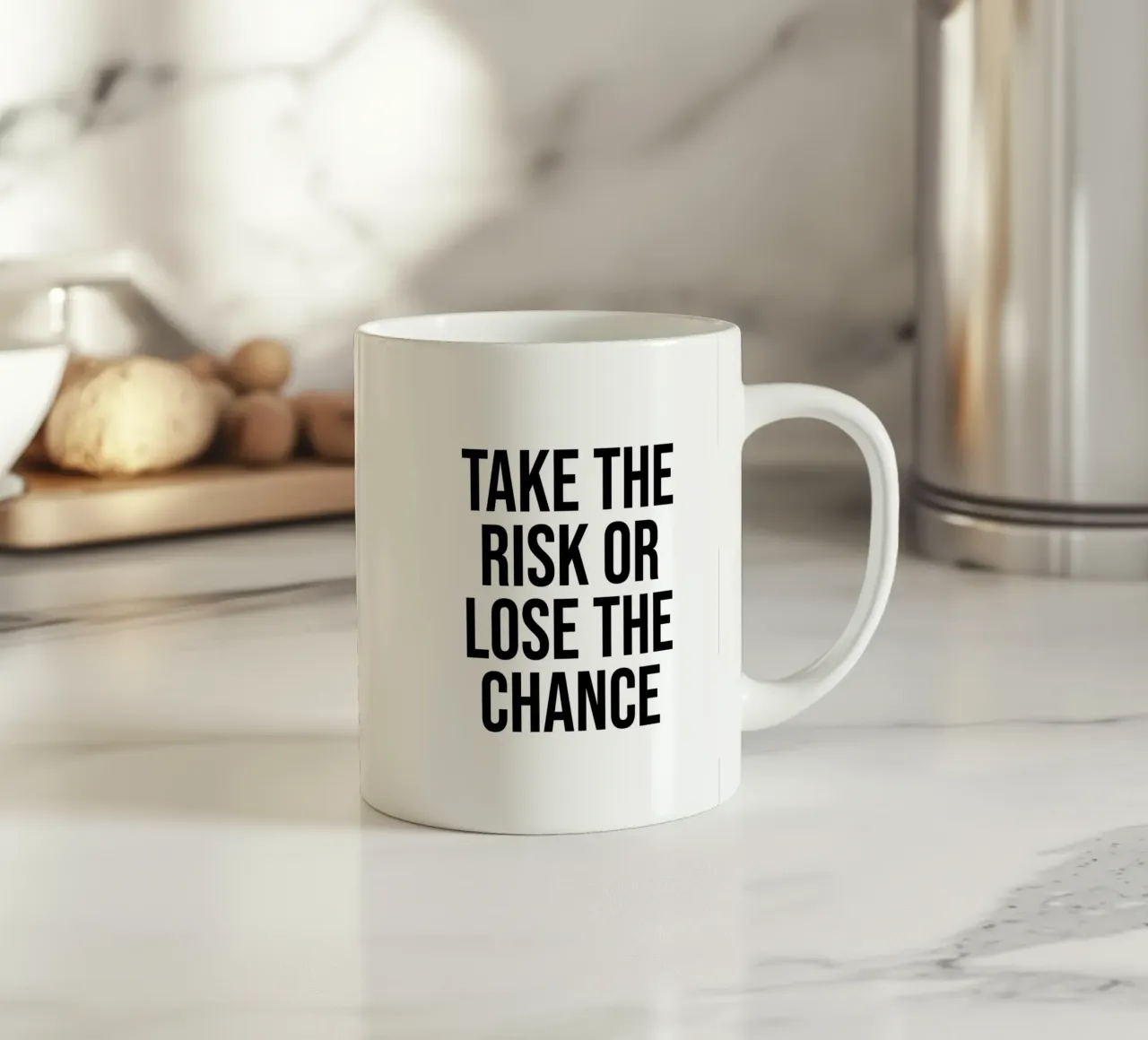 Gehen Sie das Risiko ein oder verlieren Sie die Chance Zitat Keramik Tasse von Paigaam Studio