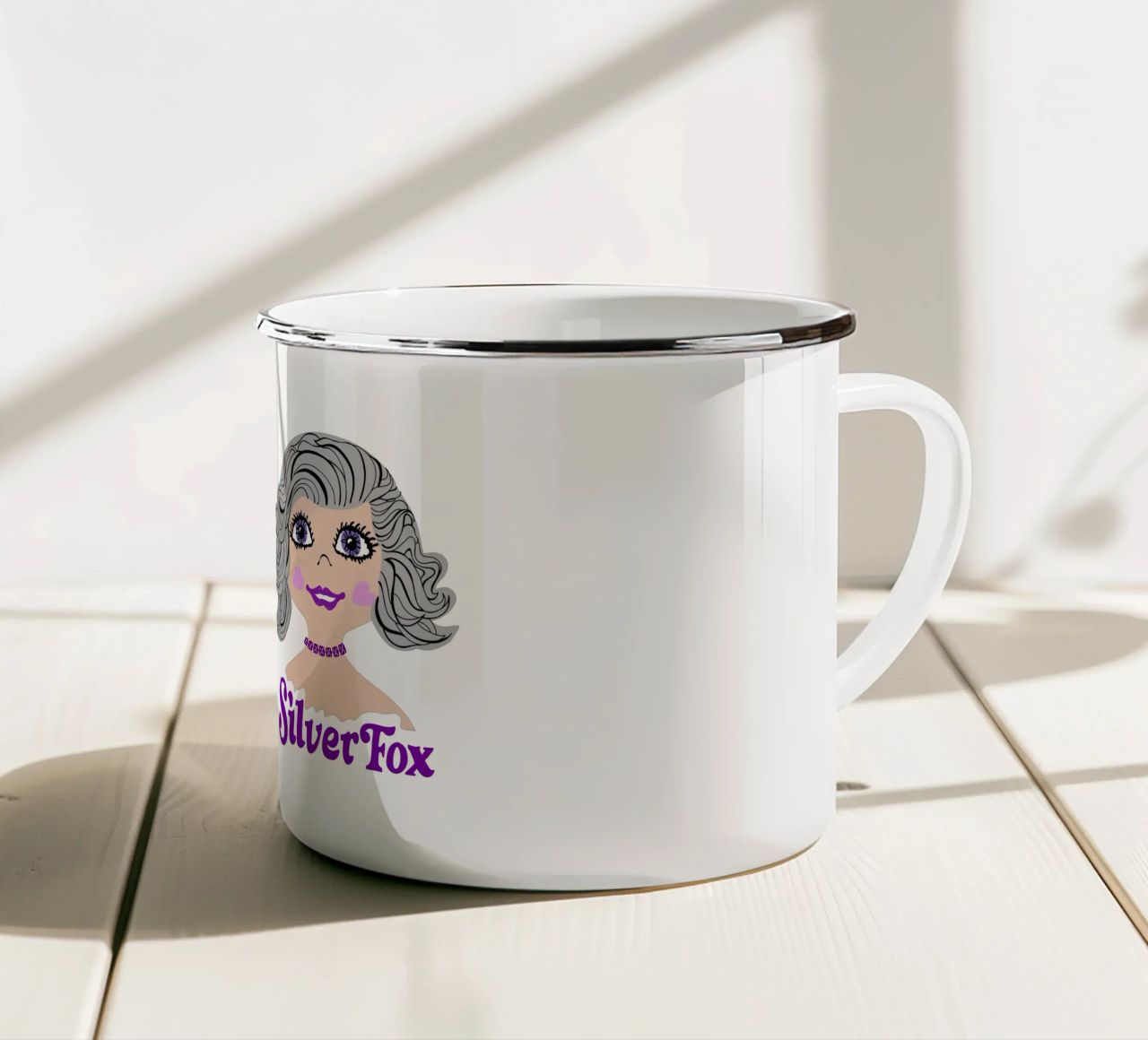 Volpe argentata dai capelli grigi in stile retrò tazza in smalto da DYDesign