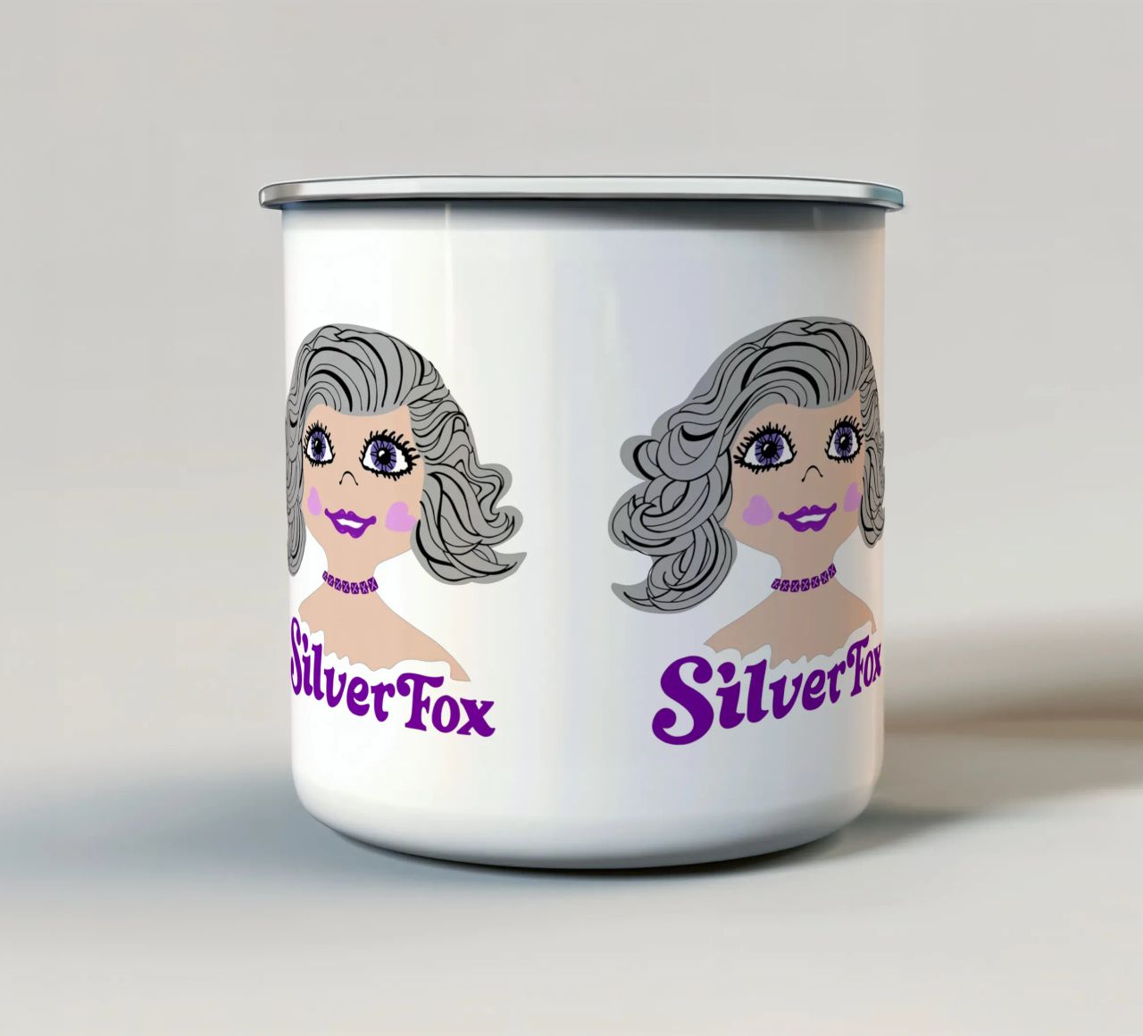 Volpe argentata dai capelli grigi in stile retrò tazza in smalto da DYDesign