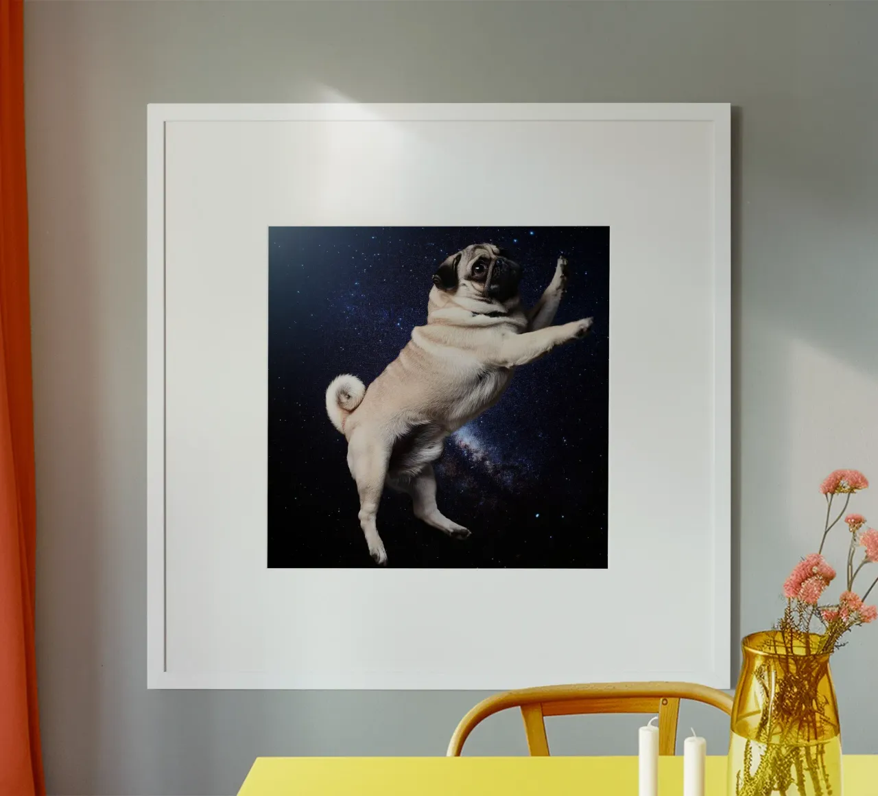 Schwebender Mops im Weltraum: Liebenswerter kosmischer Hund Kunstdruck Poster mit Kunststoffrahmen von FlexiDesignsByK