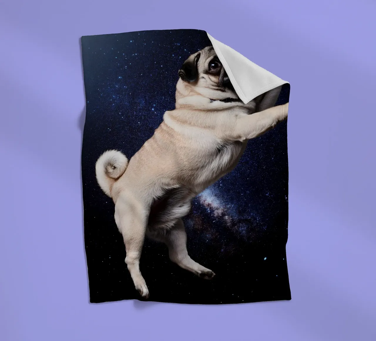 Pug flotante en el espacio: Adorable perro cósmico manta de franela de FlexiDesignsByK
