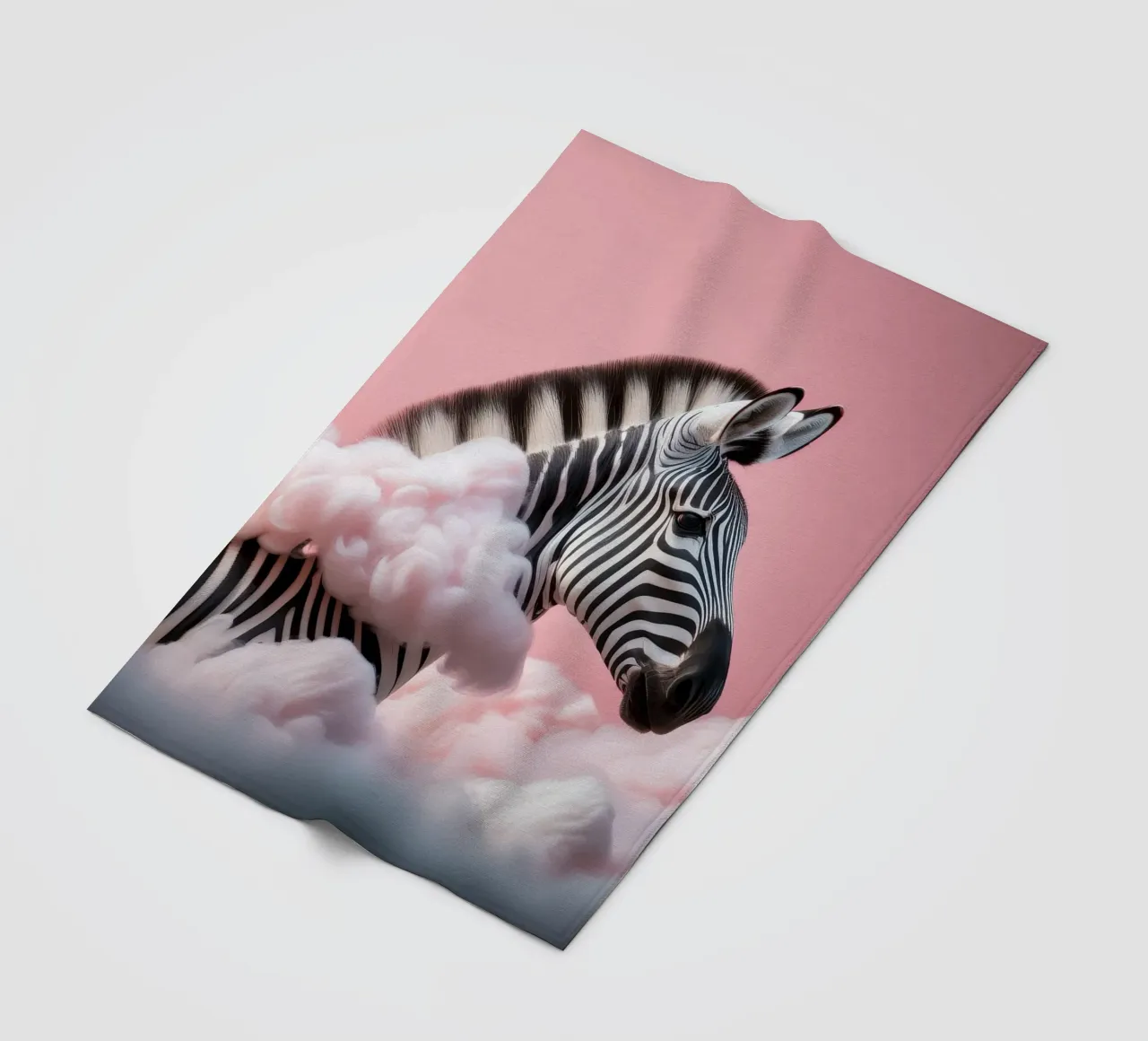 Verträumtes Zebra in rosa Wolken: Skurrile Tier Wand Kunstdruck Fleecedecke von FlexiDesignsByK