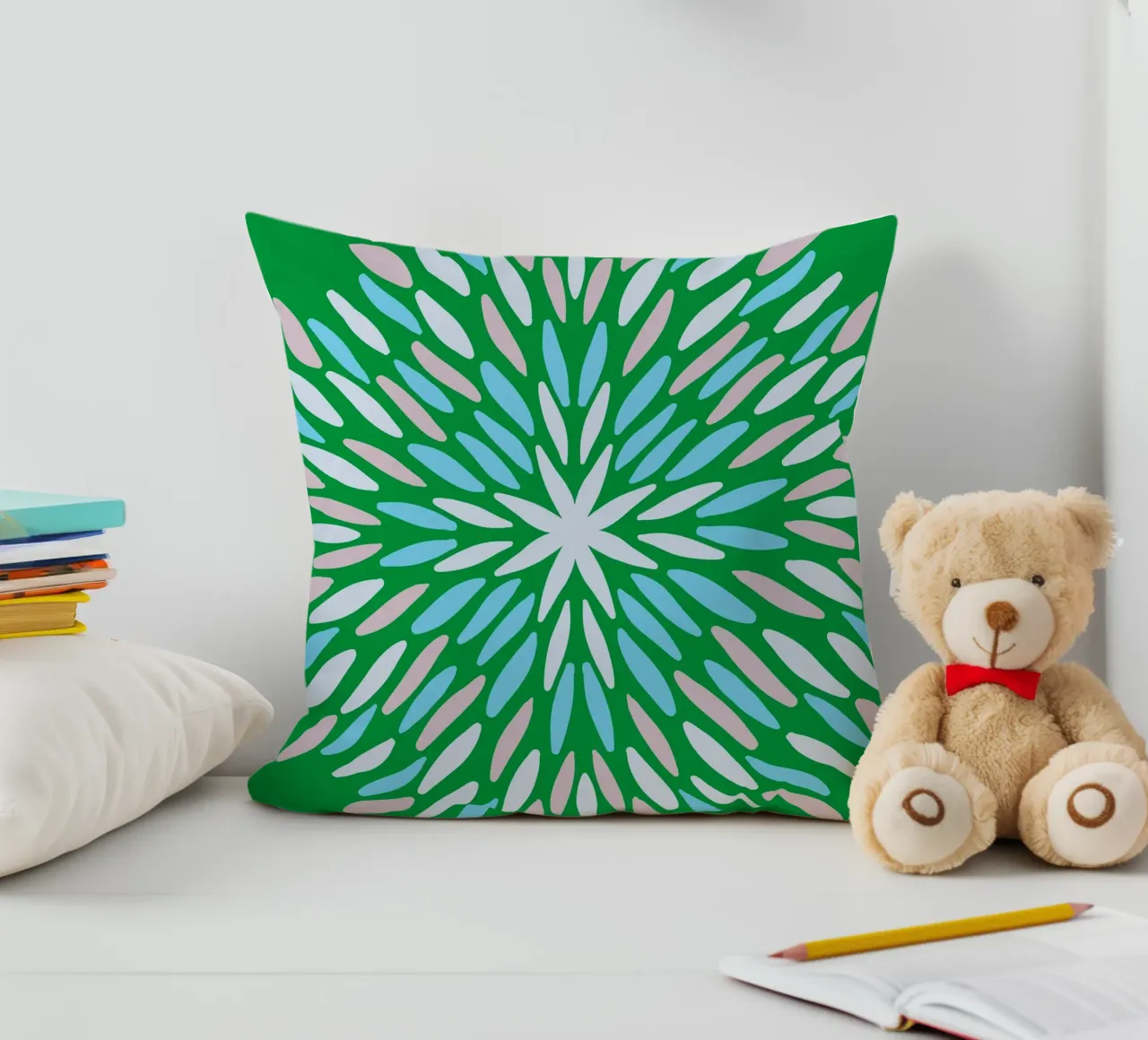 Petal burst - verde, blu e beige cuscino da Wackapacka