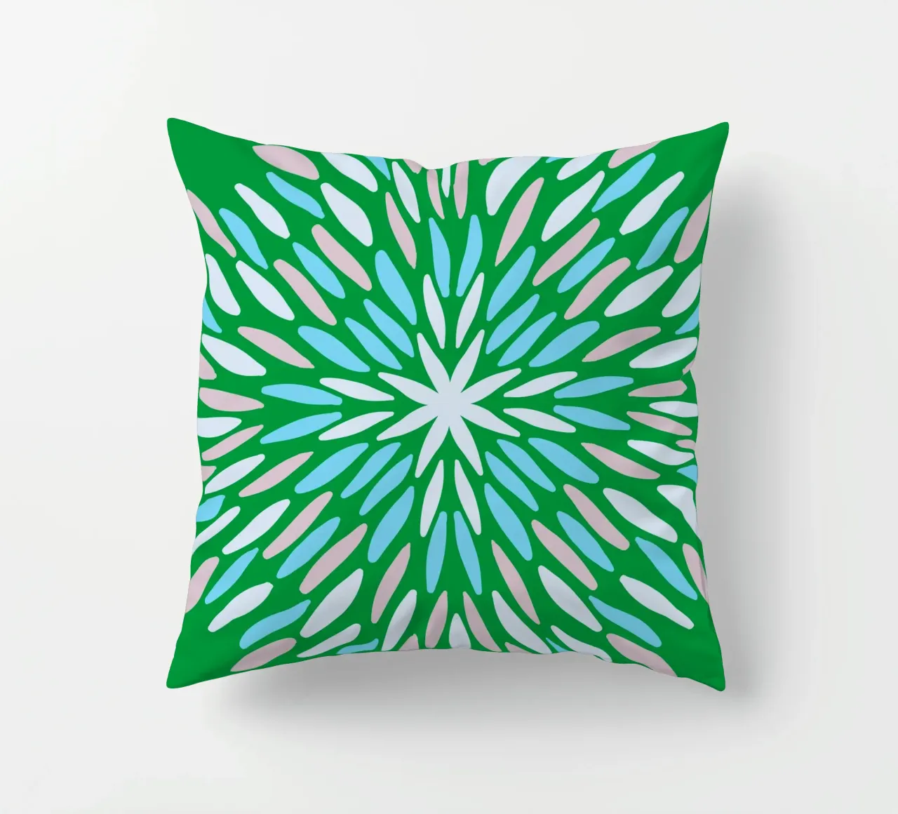 Petal burst - verde, blu e beige cuscino da Wackapacka