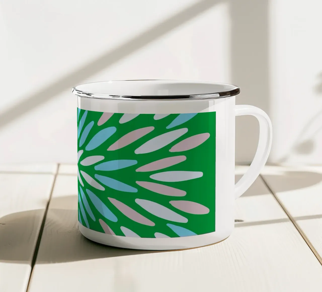 Petal burst - verde, blu e beige tazza in smalto da Wackapacka