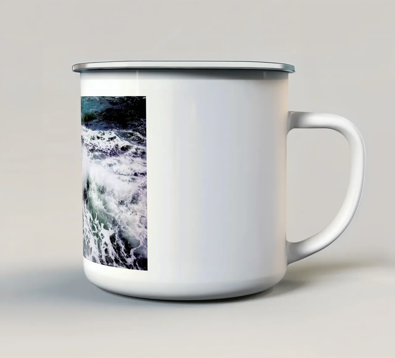 White Splash tazza in smalto da Tal Paz-Fridman