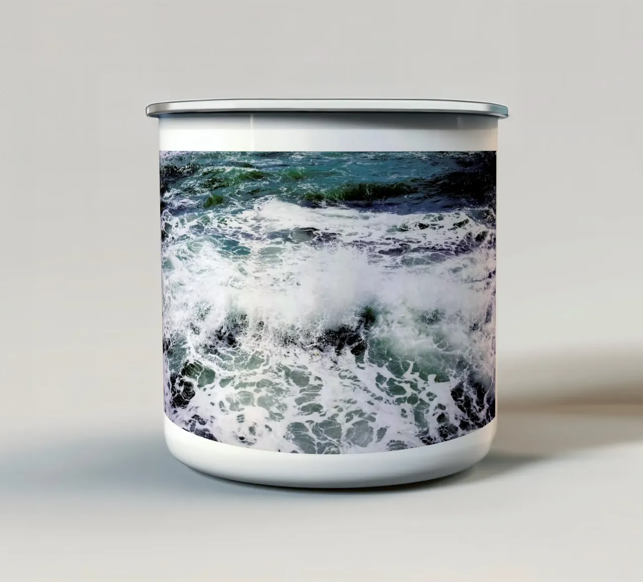 White Splash tazza in smalto da Tal Paz-Fridman