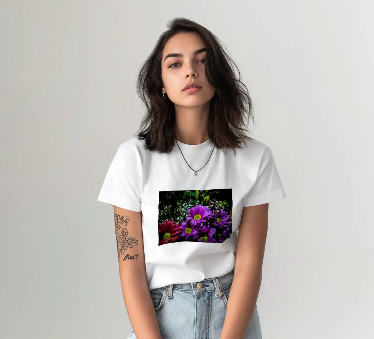 Bouquet di fiori colorati t-shirt da Marcus Beckert | Fotografie