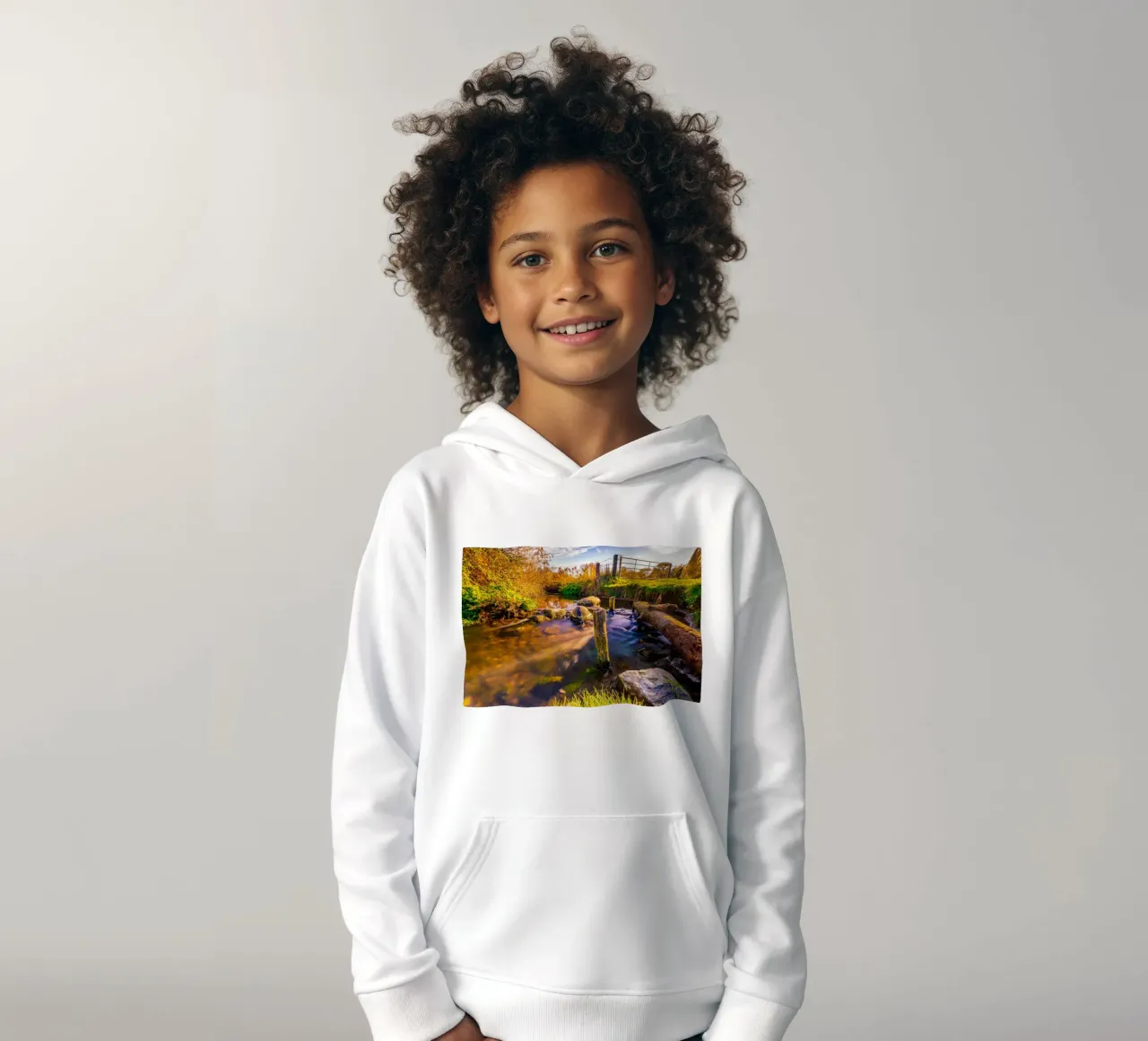 Piccolo fiume in primavera felpa bambino con cappuccio da Marcus Beckert | Fotografie