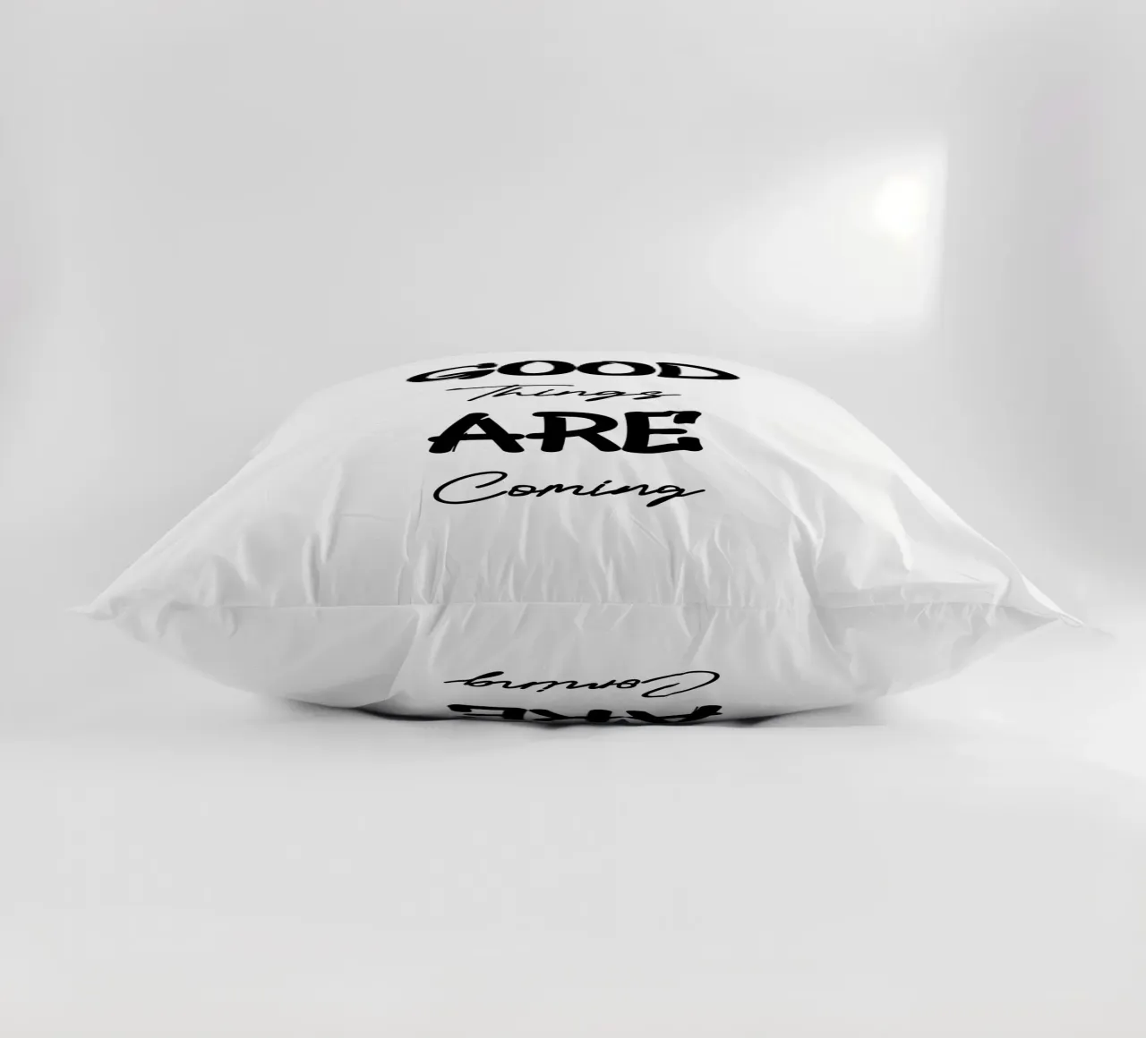 Good Things Are Coming Modern Style Typography coussin de YV TYPOGRAPHY