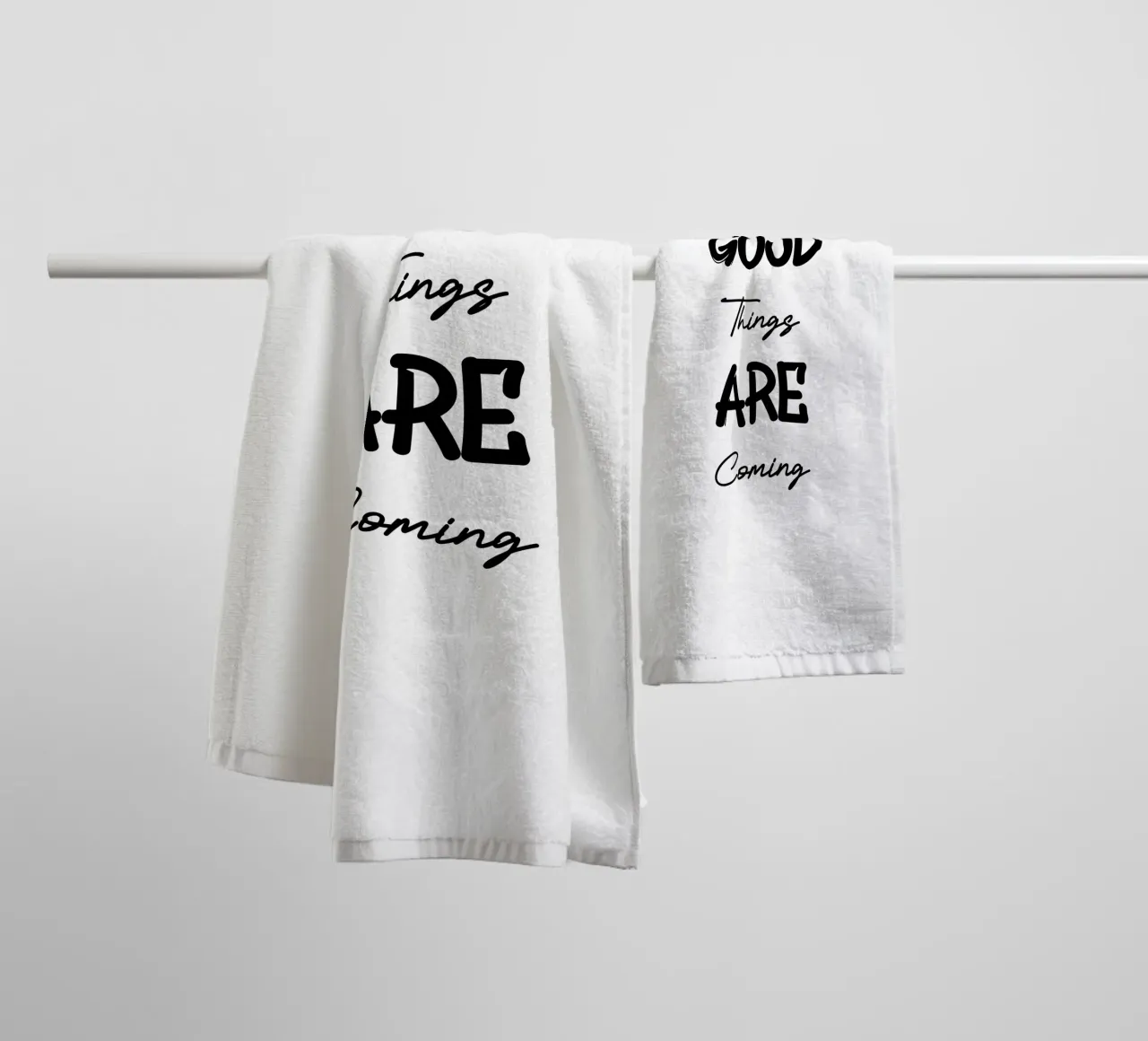 Good Things Are Coming Modern Style Typografie Handtuch von YV TYPOGRAPHY