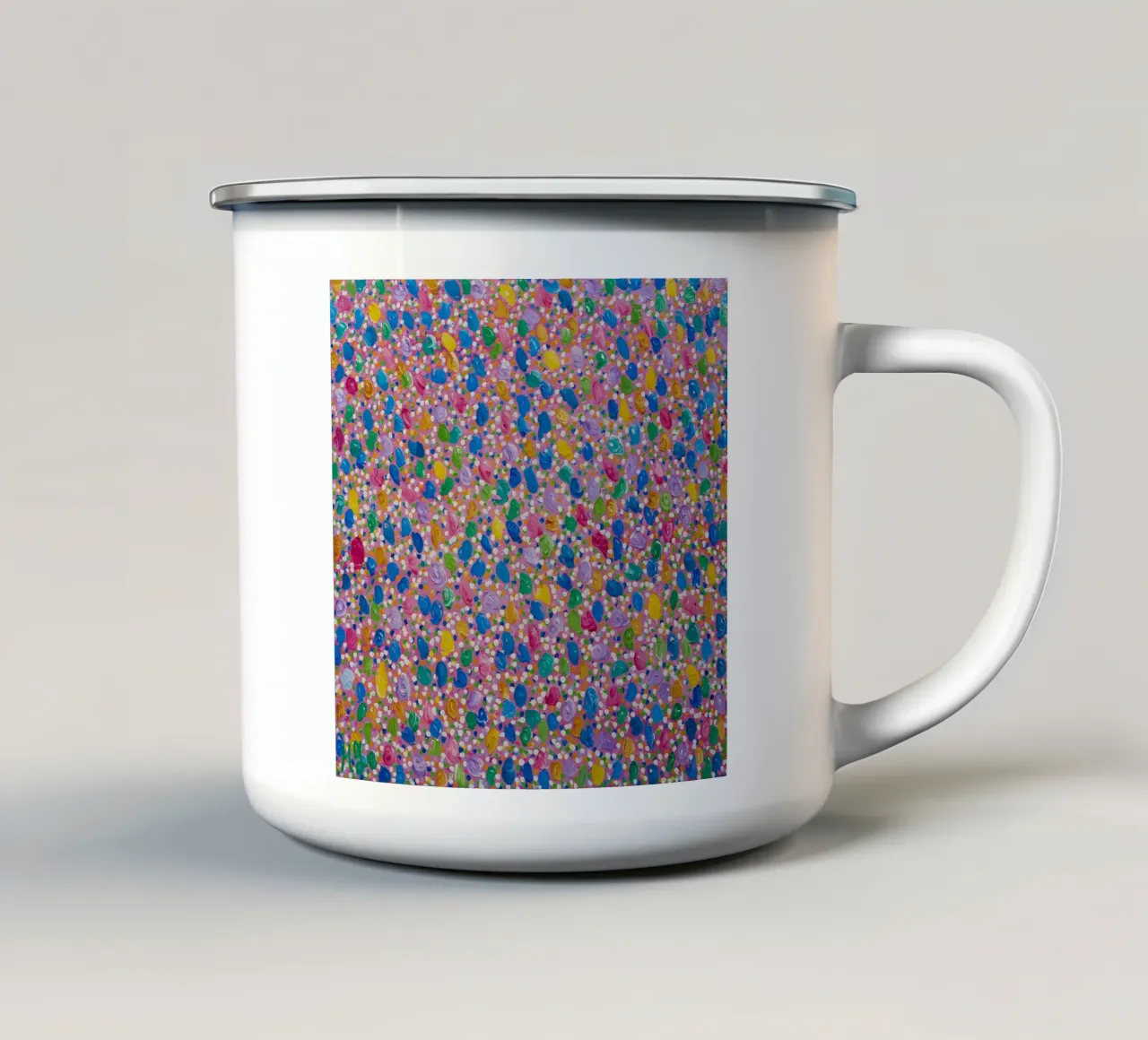 Modello di spirito tazza in smalto da Helen Joynson