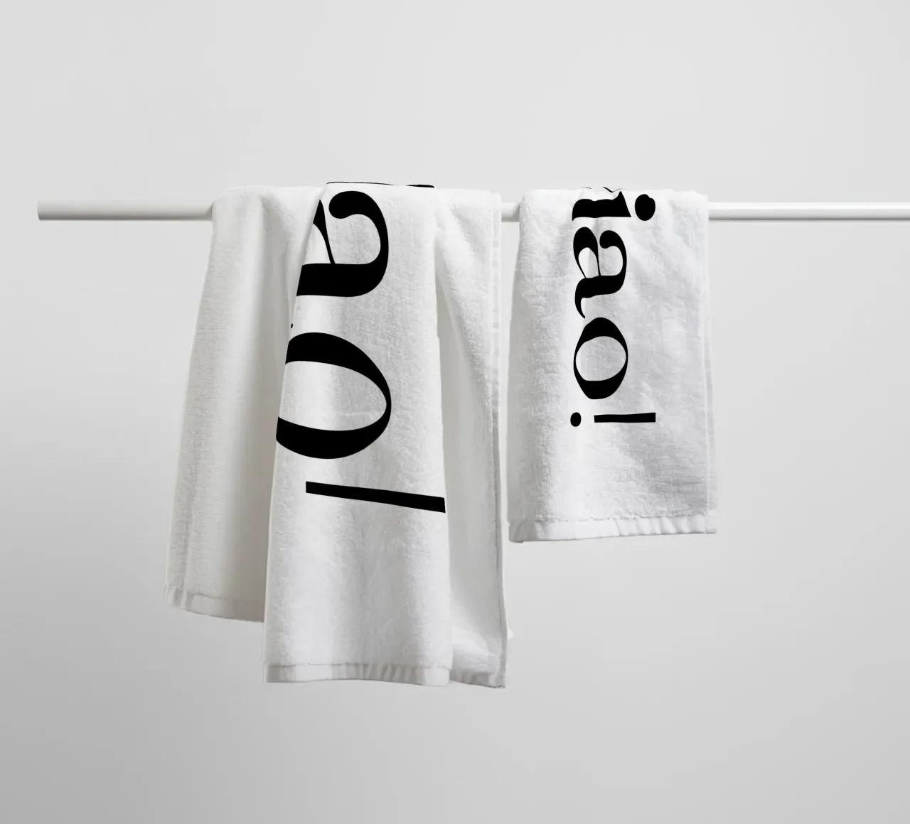 Ciao Simple Minimalist Elegant Typography serviette de bain de YV TYPOGRAPHY