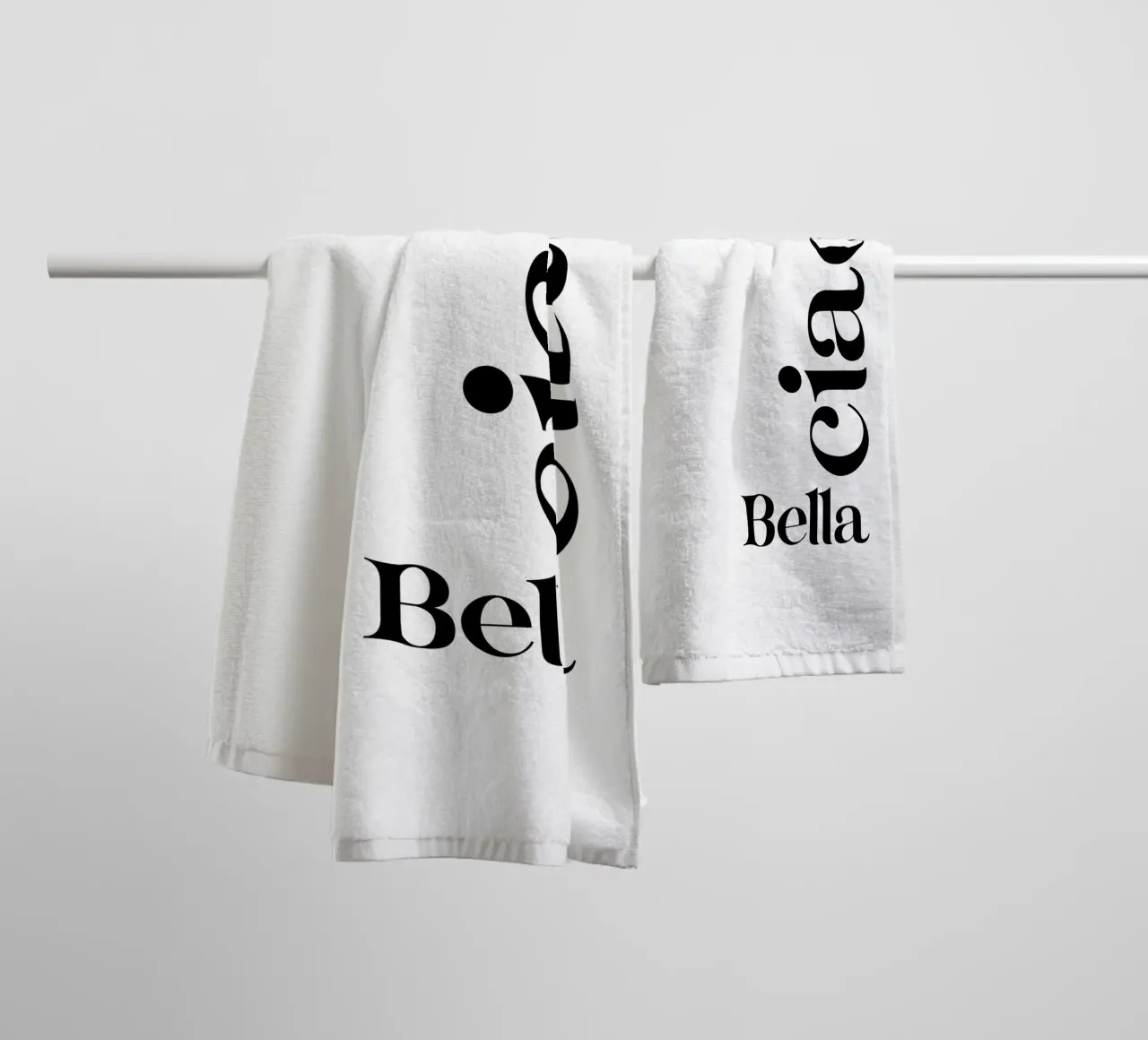 Bella Ciao Typographie simple, moderne et minimaliste serviette de bain de YV TYPOGRAPHY