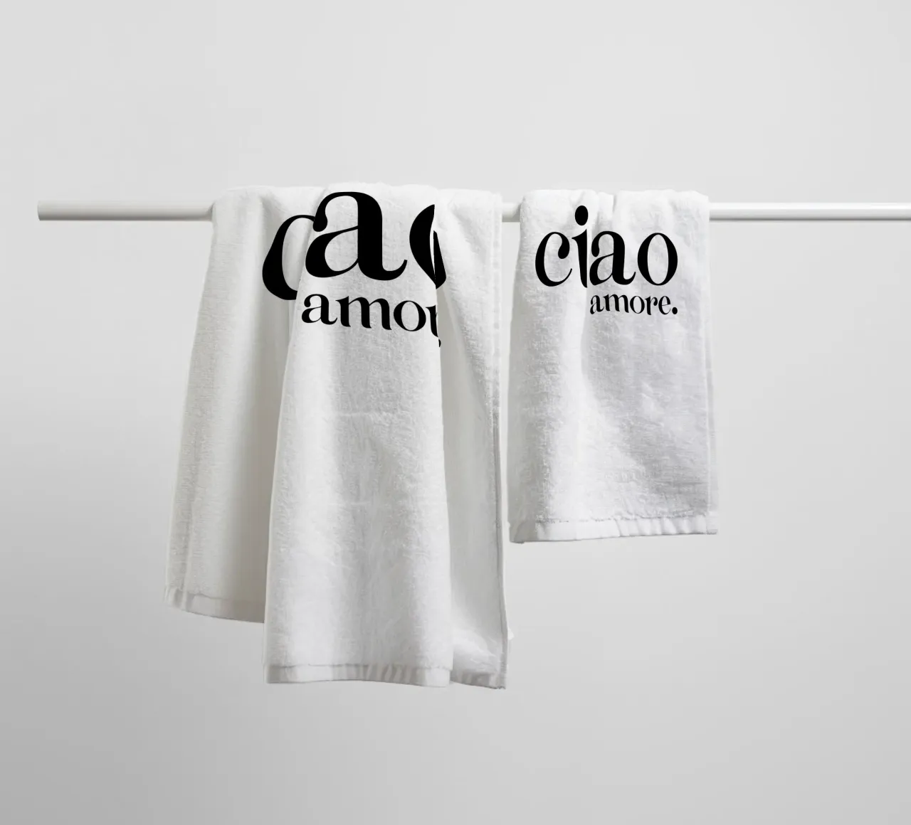 Ciao Amore Typographie simple, moderne et minimaliste serviette de bain de YV TYPOGRAPHY