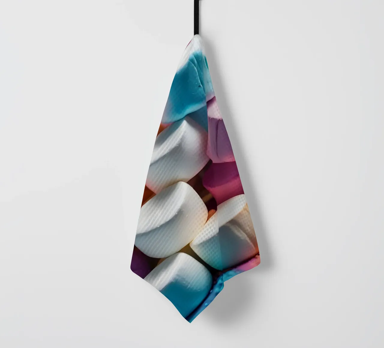 Marshmallow colorati impilati in modo giocoso canovaccio da cucina da DesignDoodle