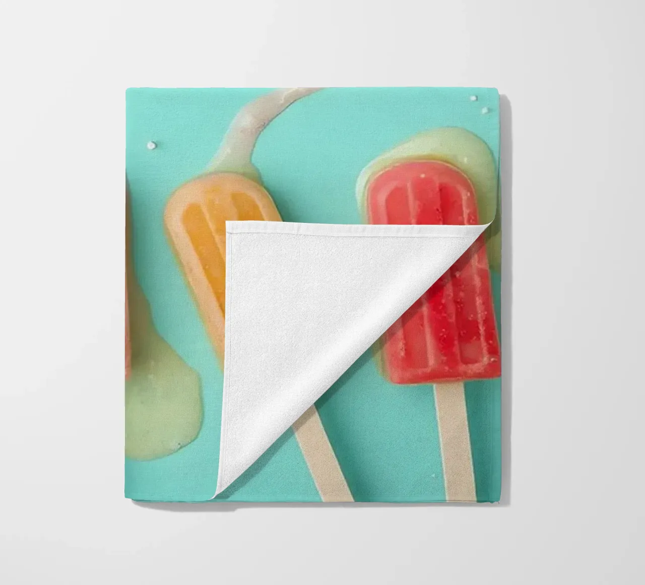 Colorful frozen pops displayed on a blue surface telo mare da DesignDoodle