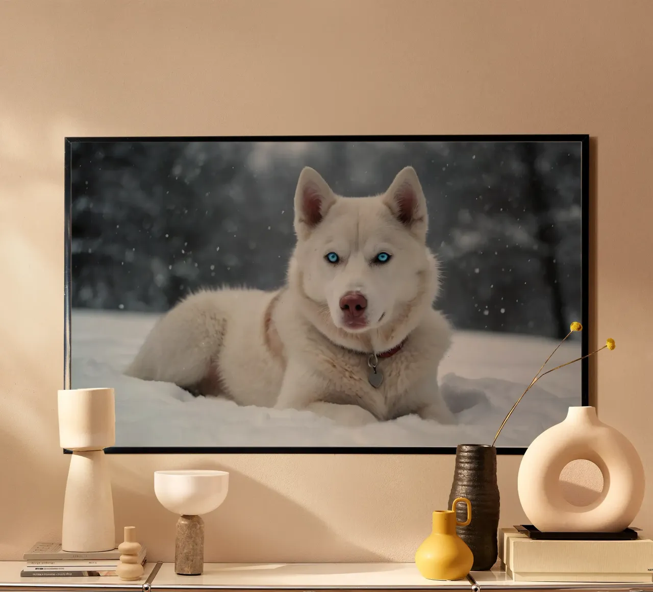 Chien husky aux yeux bleus étonnants se reposant dans la neige blanche et douce hahnemühle de DesignDoodle