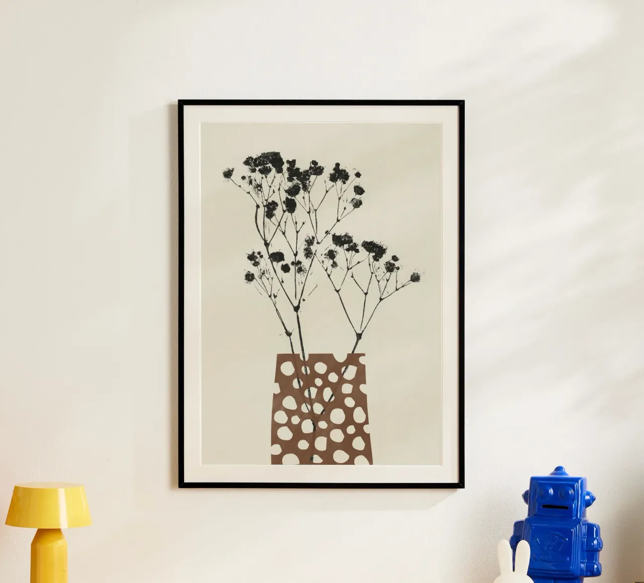 Gypsophila in un vaso marrone poster da Alisa Galitsyna