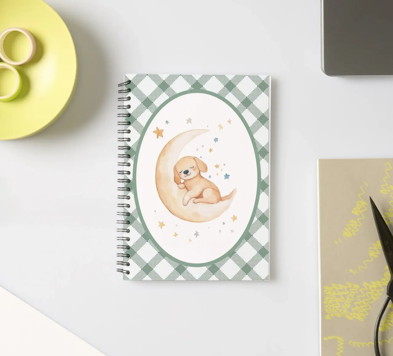 Chiot dormant sur la lune jaune carnet à spirale de Jungle Joy Art