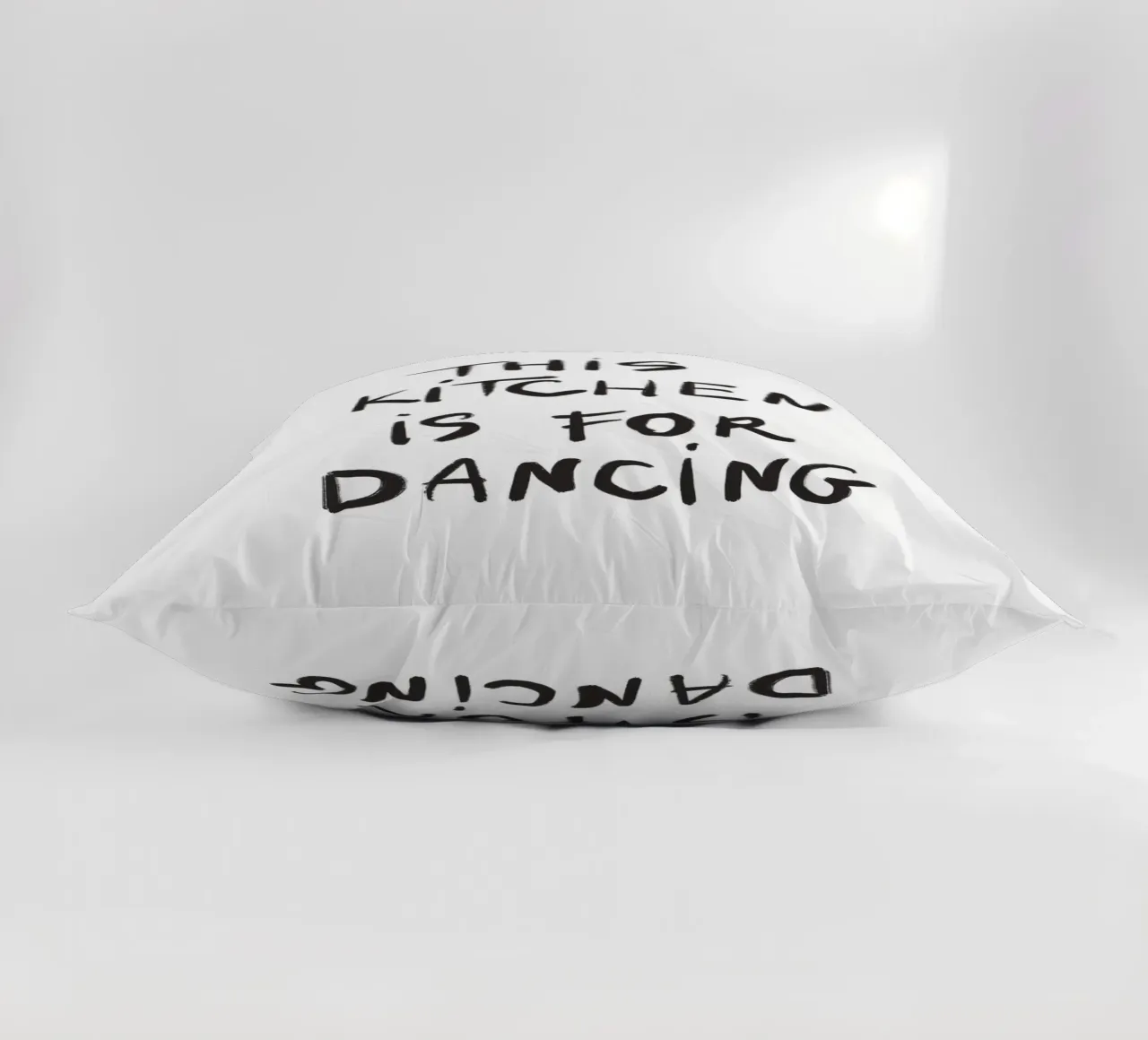 This Kitchen Is For Dancing cuscino da treechild