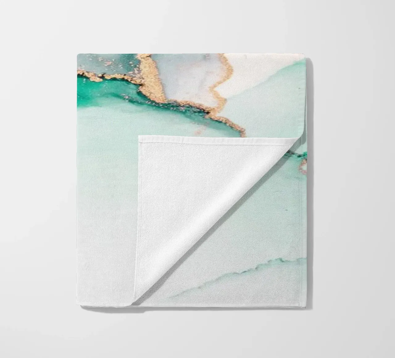 Groen goud abstracte achtergrond van marmer vloeibare inkt kunst pijn strandhanddoek van 🎁 ARTVI-SHOP