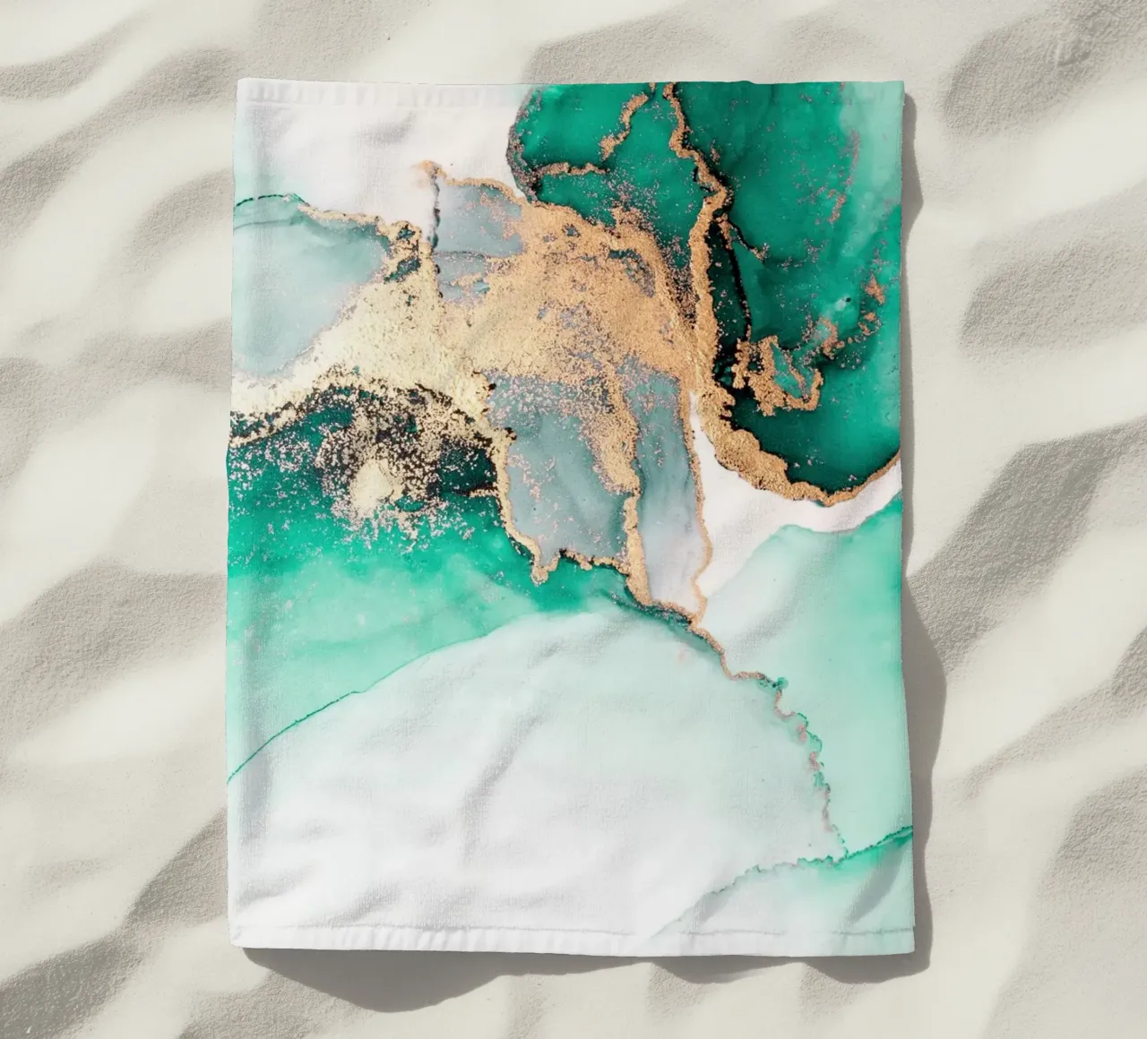 Groen goud abstracte achtergrond van marmer vloeibare inkt kunst pijn strandhanddoek van 🎁 ARTVI-SHOP