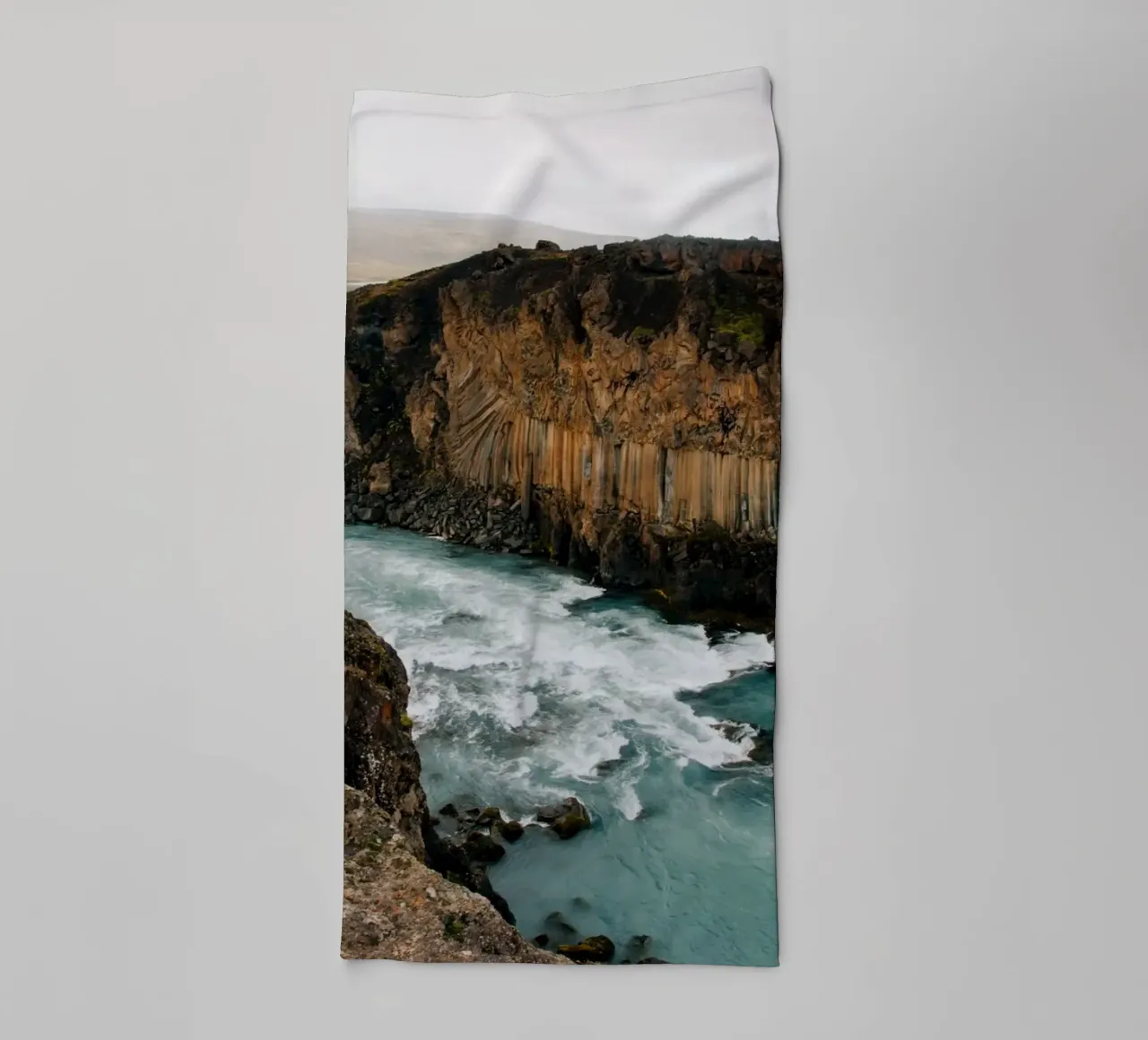 Landscape at Aldeyjarfoss on Iceland asciugamano da bagno da susea