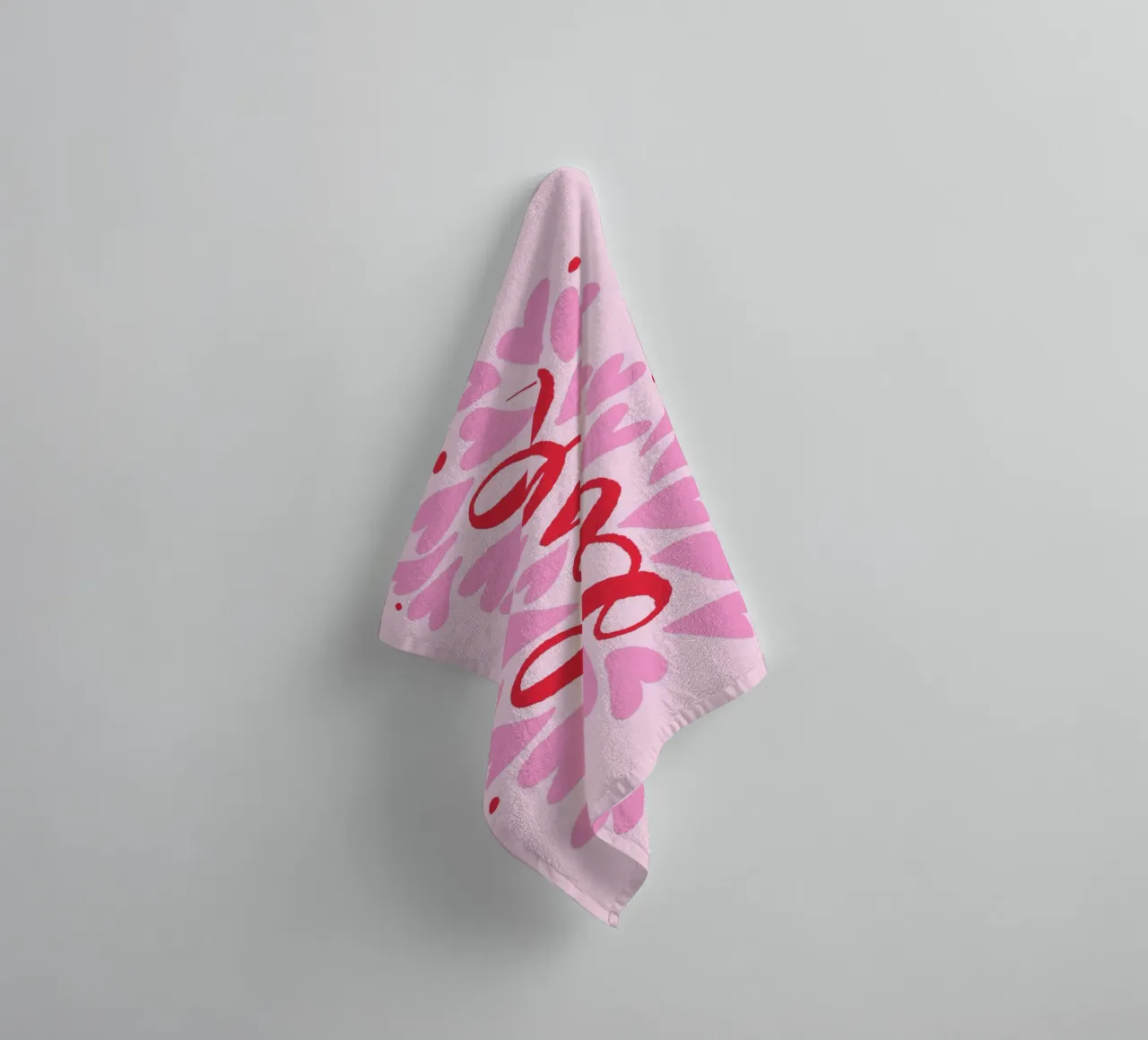Cuori d'amore - rosa e rosso asciugamano da bagno da Wackapacka