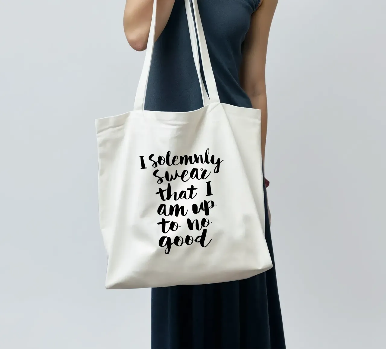 Giuro solennemente che non sto combinando nulla di buono borsa in juta da THE MOTIVATED TYPE